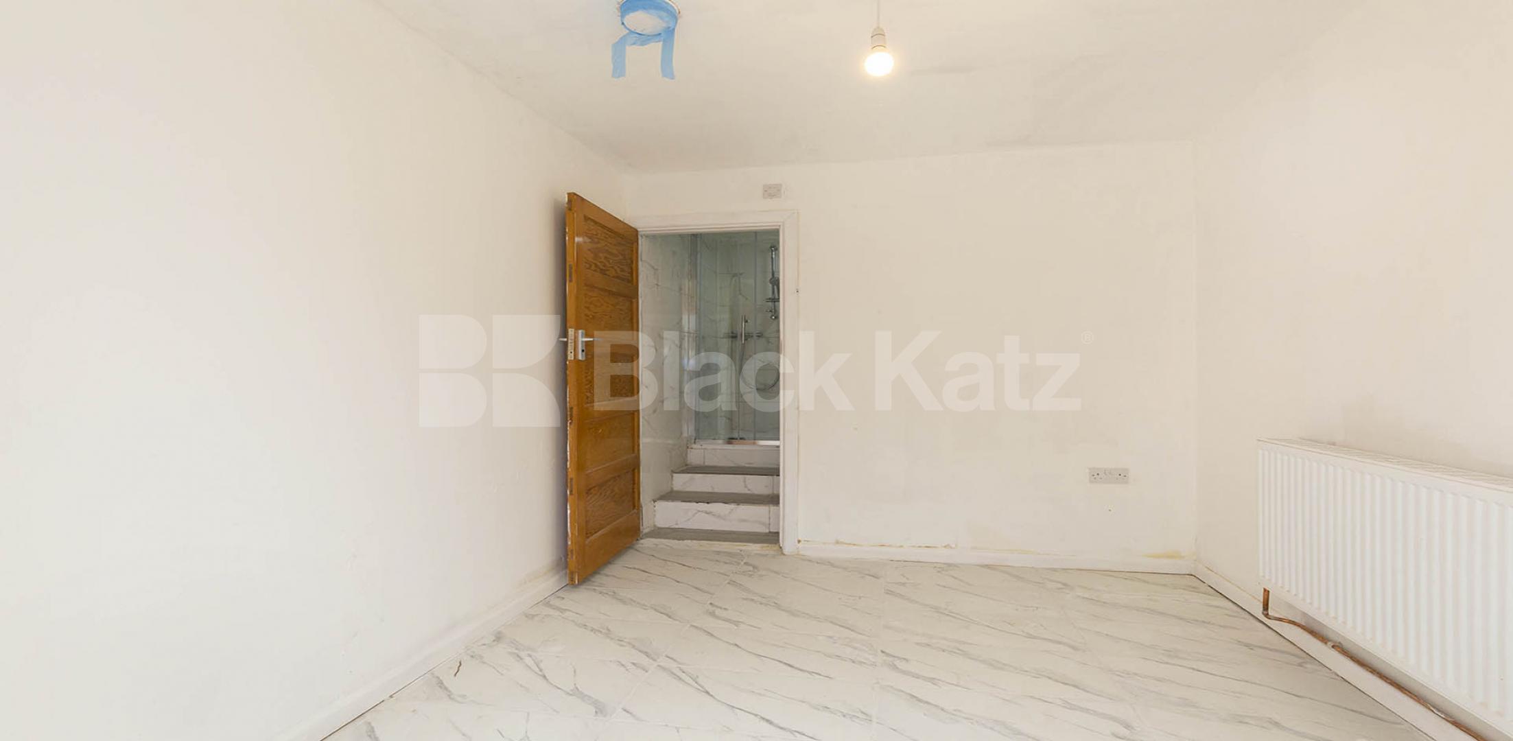 3 bedroom 4 bathroom house with large garden  Antill Road , Seven Sisters